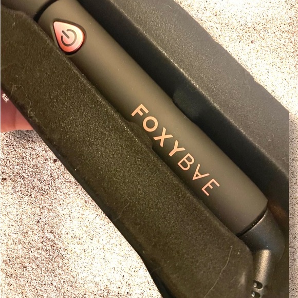 Foxybae Rose Gold 25mm curling wand. From a 2020 Fab Fit Fun box!! - Picture 3 of 8